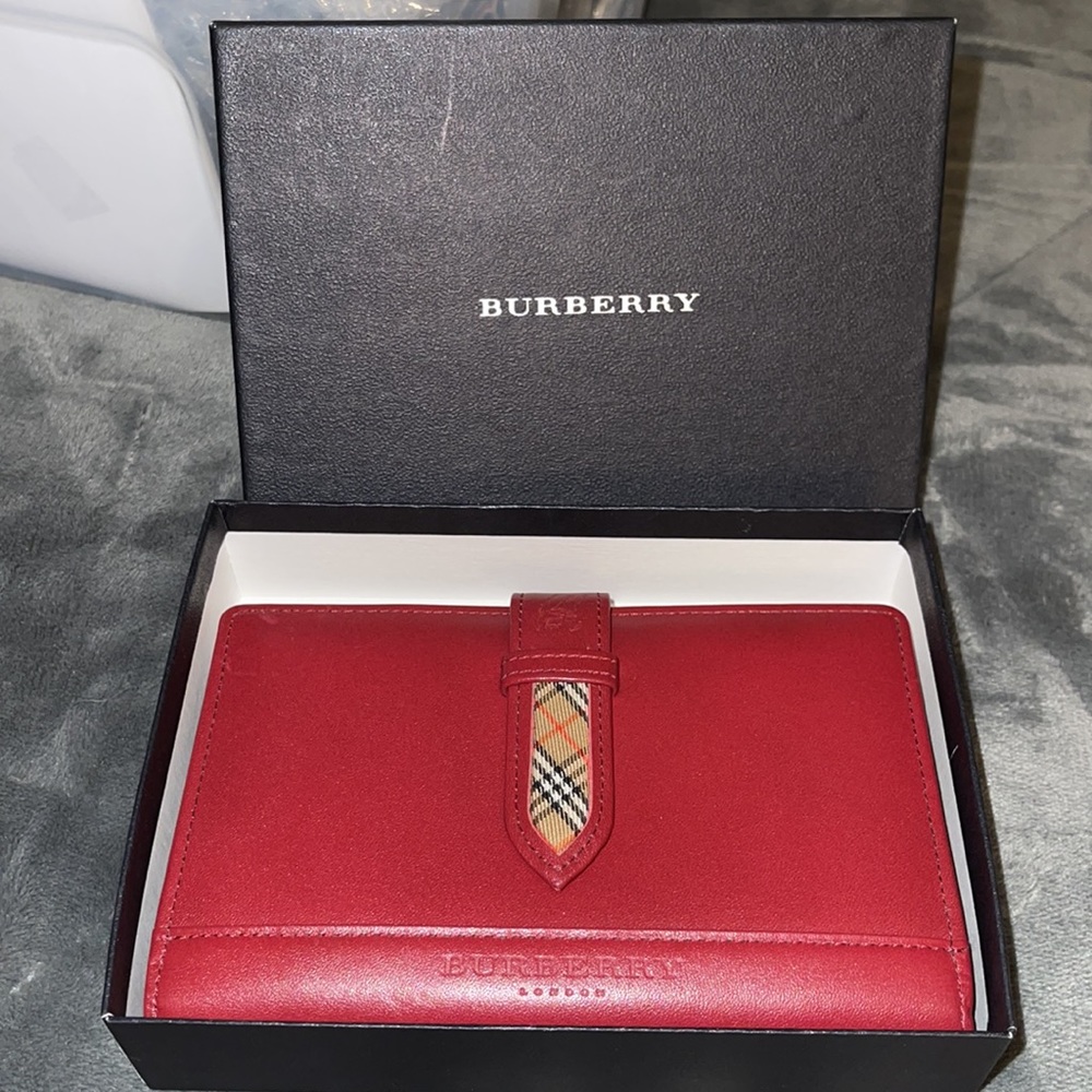 Burberry preloved leather pocket notebook excellent condition comes with box - Picture 16 of 16